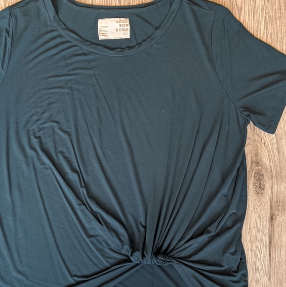 Knot front t-shirt - Picture 2 of 2